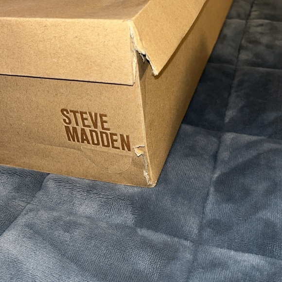 Box for Steve Madden Silhouette Boots - Picture 2 of 3